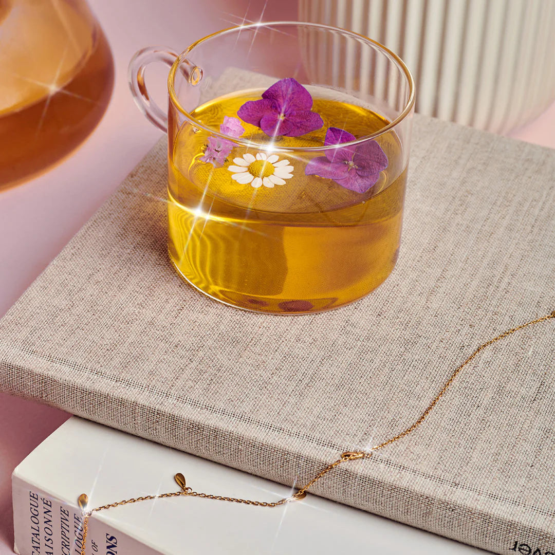 Grönt genmaicha-te - Hon vaknade och tog över hela världen