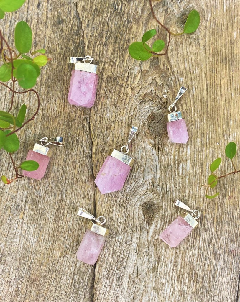 Hänge i äkta Silver, med Morganit