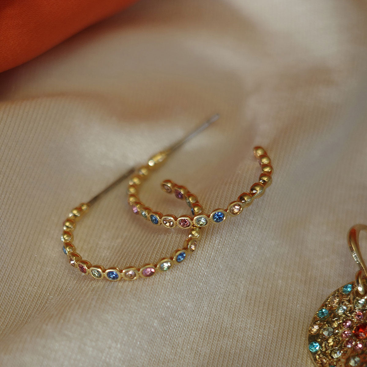 Örhängen, 'Vibrance', Guld, A&C Oslo