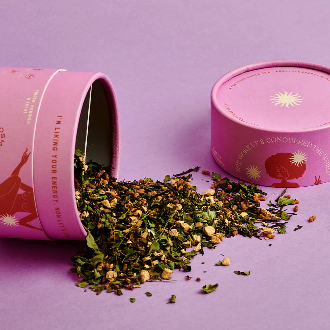 Grönt genmaicha-te - Hon vaknade och tog över hela världen