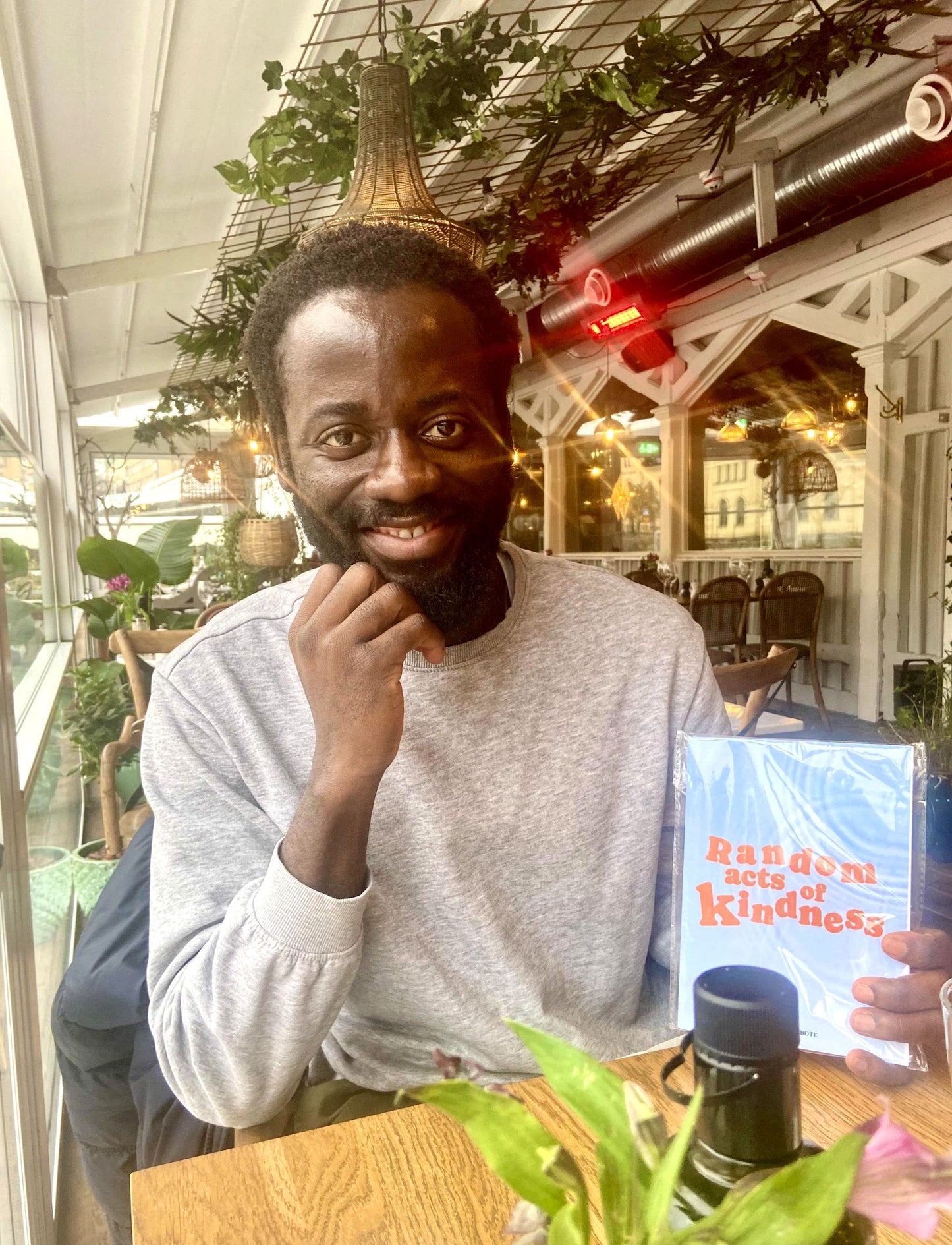 Oväntade Vänliga Handlingar - På Svenska - av 'Seyinfunmi Adebote