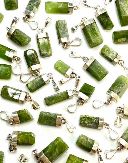 Hänge i äkta Silver, med Peridot