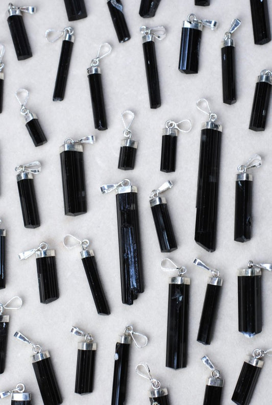 Hänge i äkta Silver, med Svart Turmalin