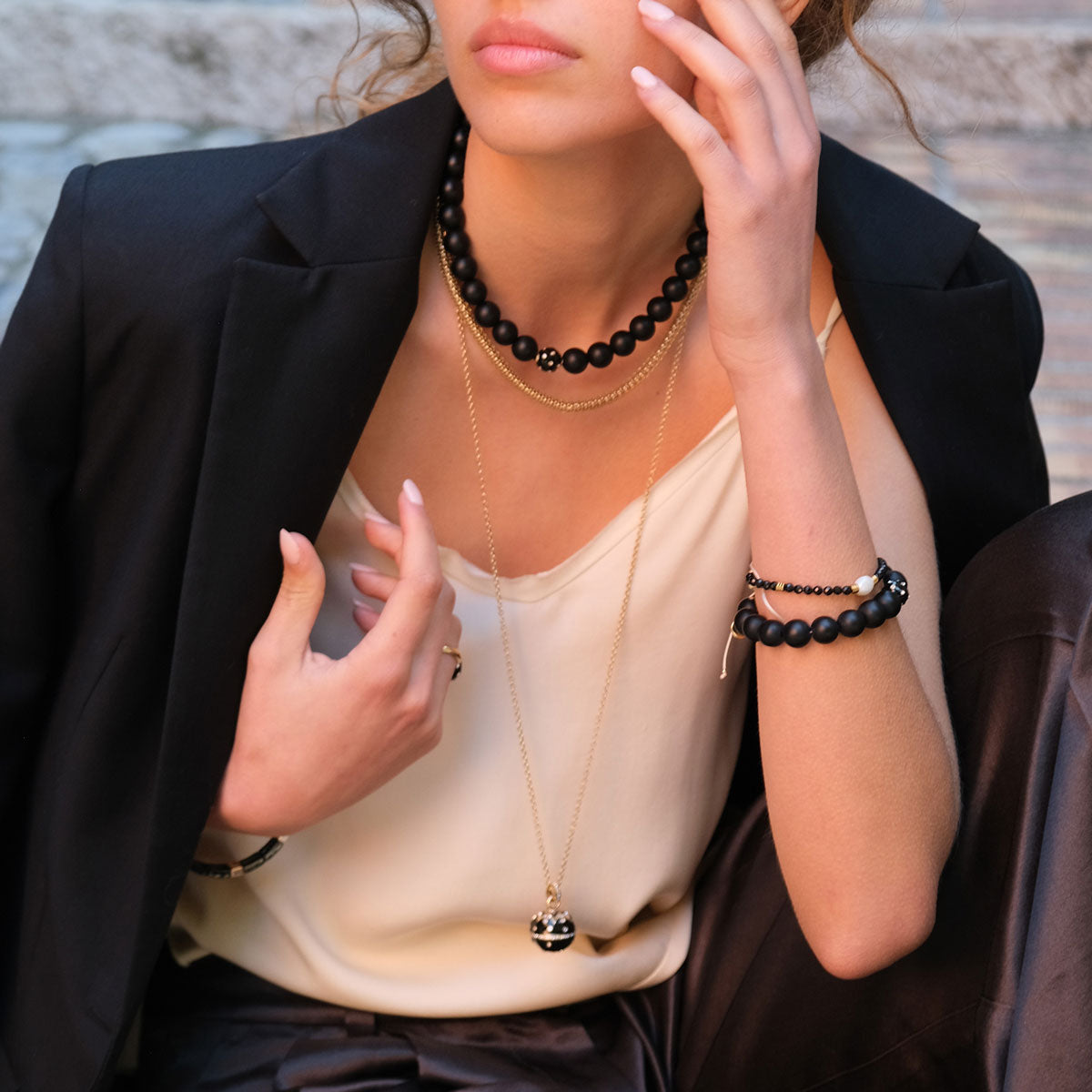 Armband med onyx och sötvattenpärla, A&C Oslo