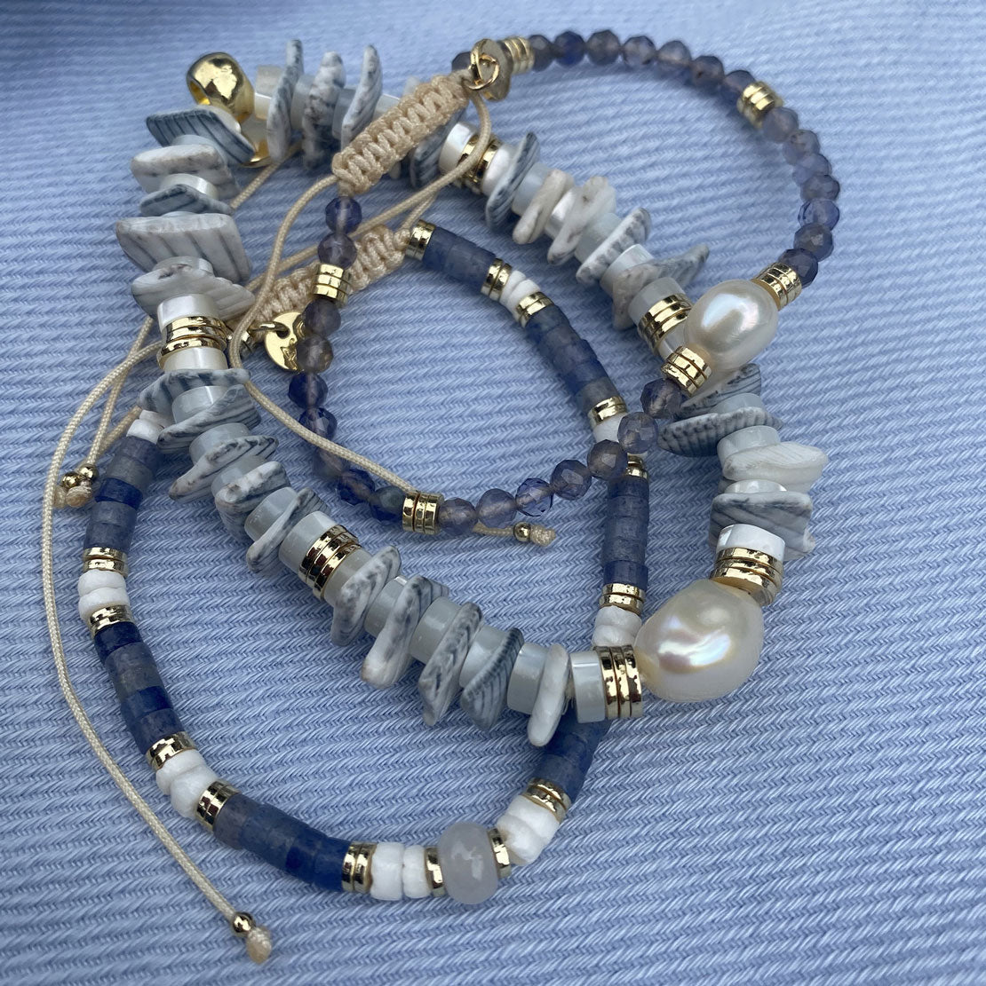 Armband med Blå Agat och Snäckskal, A&C Oslo