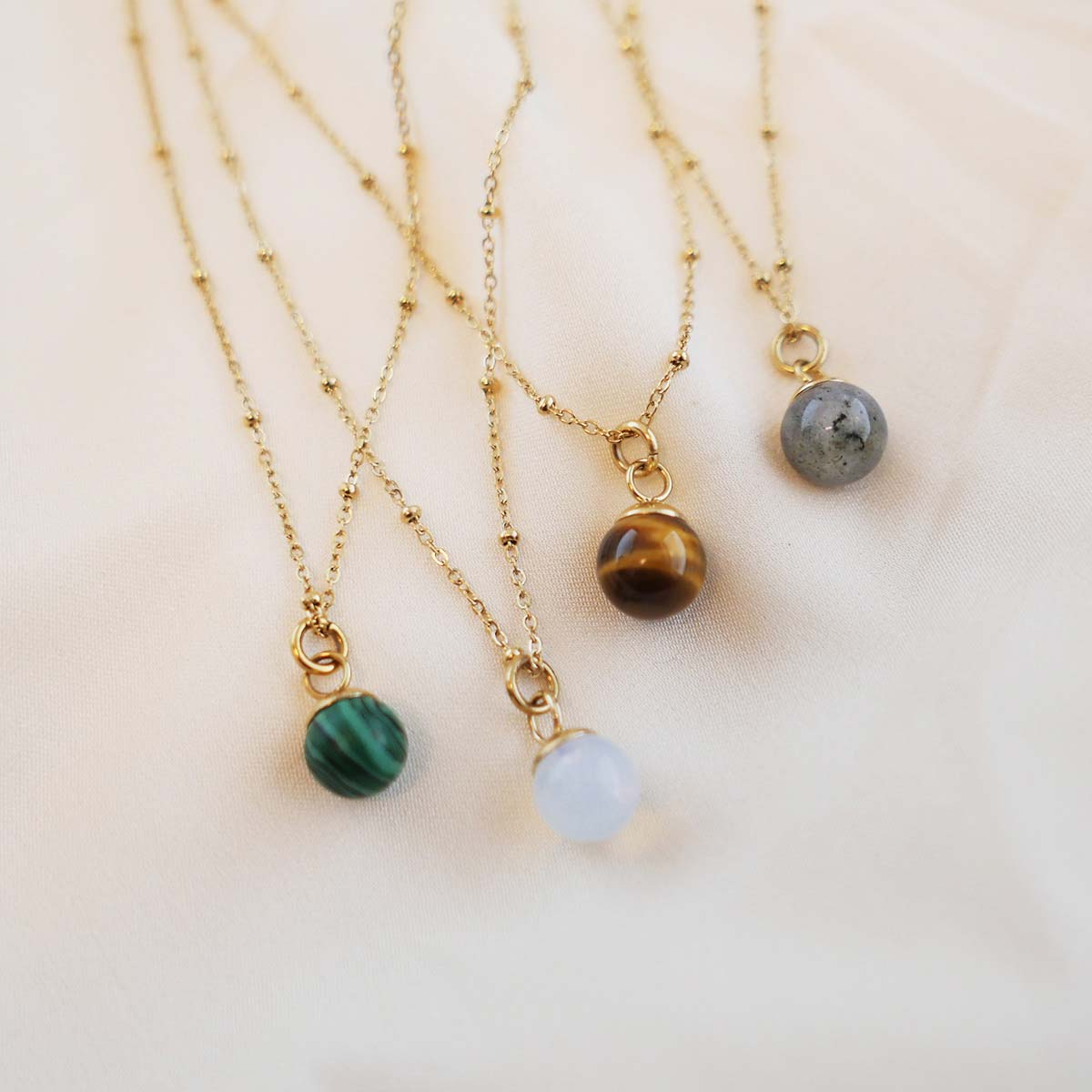 Kort halskedja med Labradorit, A&C Oslo