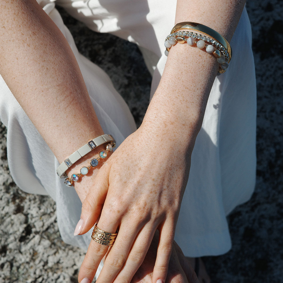 Elastiskt armband med plattor, Grå/Guld, A&C Oslo